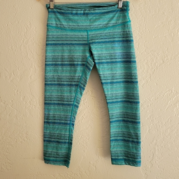 Lululemon Crops Size 8 - Picture 1 of 4